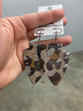 Load image into Gallery viewer, Leather arrow head earrings
